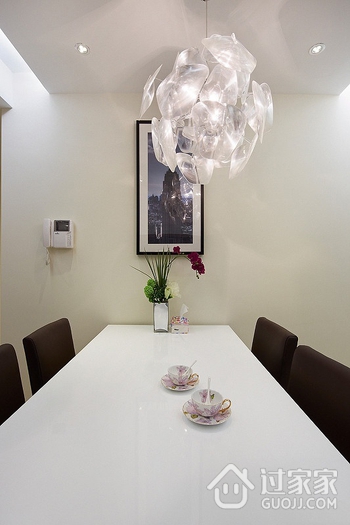 白色现代风三居室欣赏餐厅灯饰