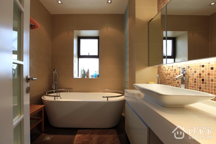 现代风格装修住宅浴缸