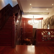 美式风情古典别墅欣赏楼梯间