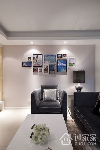 时尚现代三居室欣赏客厅照片墙