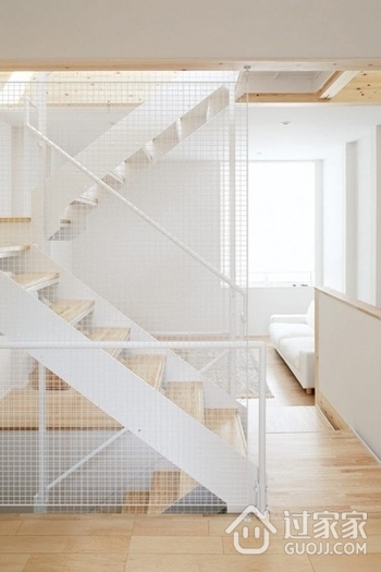 白色通风小别墅欣赏楼梯间设计