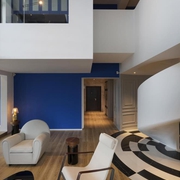 蓝色顶层复式公寓欣赏客厅效果