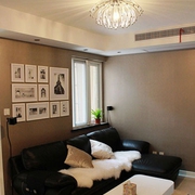 80平三居室现代风欣赏客厅照片墙设计