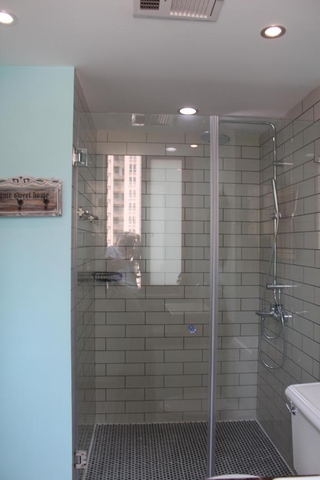 98平美式三居室欣赏卫生间窗户