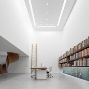 白色艺术现代别墅欣赏书房