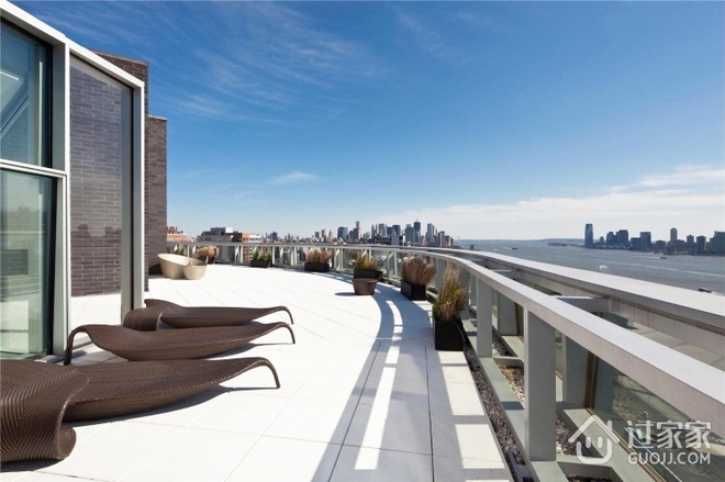 顶层奢华现代公寓欣赏阳台