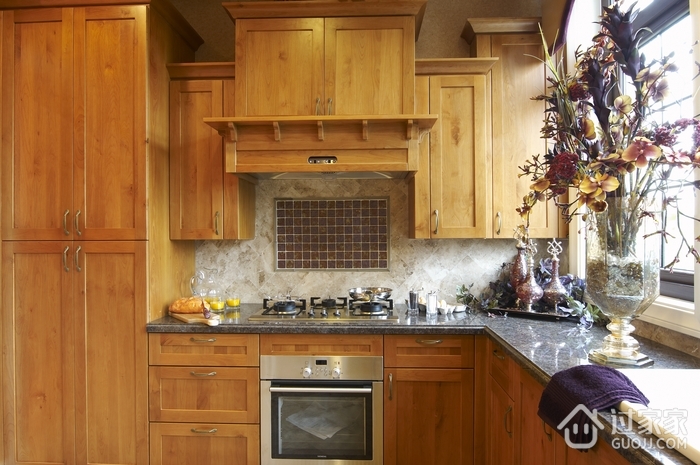 欧式风格复式别墅厨房壁柜