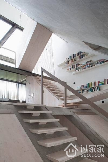 现代舒适白色别墅欣赏楼梯间设计