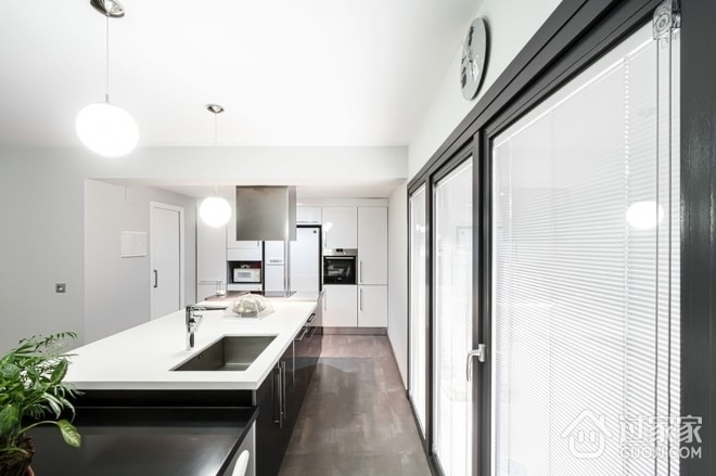 白色现代优雅住宅欣赏厨房设计