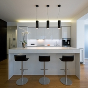 现代白色110公寓欣赏厨房效果