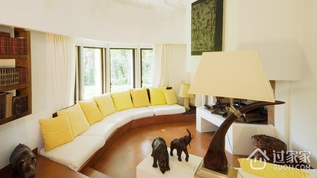 现代优雅两居室欣赏客厅窗帘