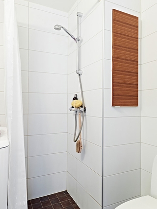 60平白色宜家单身公寓欣赏淋浴间