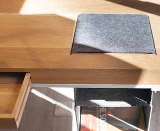 小户型木质住宅欣赏书桌