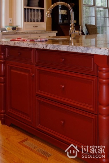 独特的红色混水漆橱柜