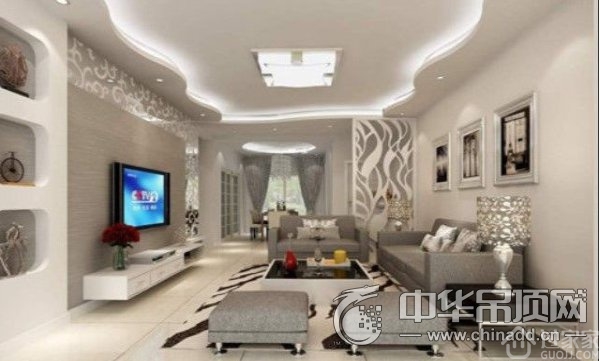 石膏板吊顶造型图片-这款屋顶的造型是一个波浪的形状的很有个性的一个造型,两边呈现波浪状,在周边也是装上筒灯,但是整个中间的空间很大,很简洁,这款造型很适合节约装修的风格使用,可以让屋顶不那么普通,也增添一份特点在里面。 不知道这里面有没有大家喜欢的造型的,其实石膏板可以做的造型还是有很多的,这里就不一一的给大家介绍了,也希望我分享的对大家有帮助。