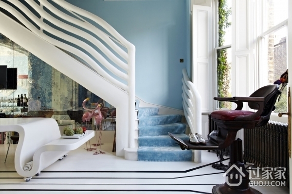 淡蓝色艺术现代住宅欣赏楼梯间局部