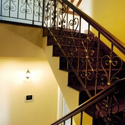 230平美式乡村别墅欣赏楼梯间设计
