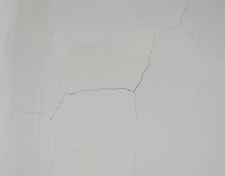 墙面涂料开裂变形的原因及预防方法