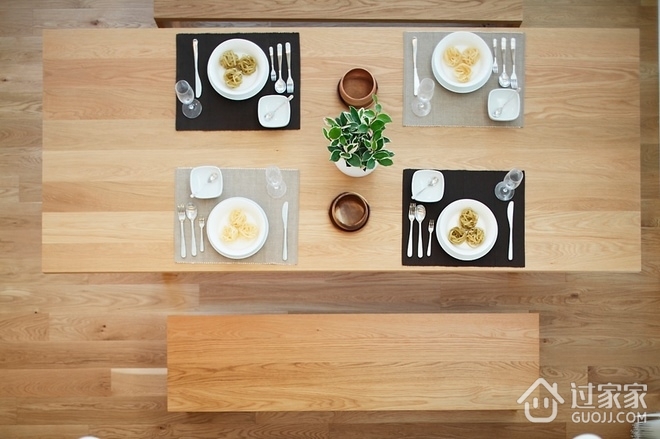 木色简约复式设计欣赏餐桌