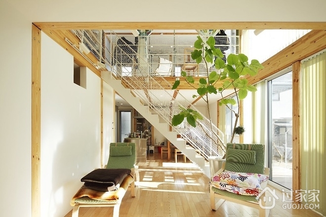 木色简约复式设计欣赏客厅楼梯