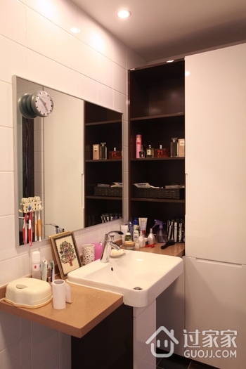 素雅现代三居室欣赏洗手间