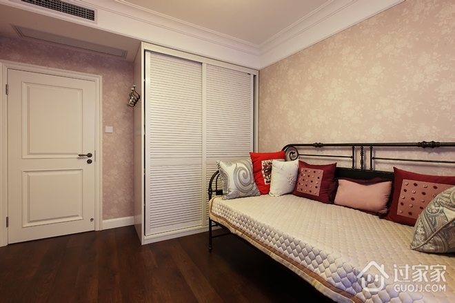 117平美式舒适三居欣赏卧室设计