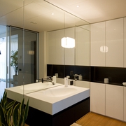 现代白色110公寓欣赏洗手间