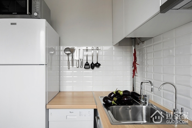 白色现代北欧舒适住宅欣赏厨房局部