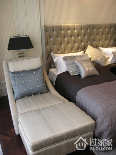 欧式风格复式楼卧室单人沙发