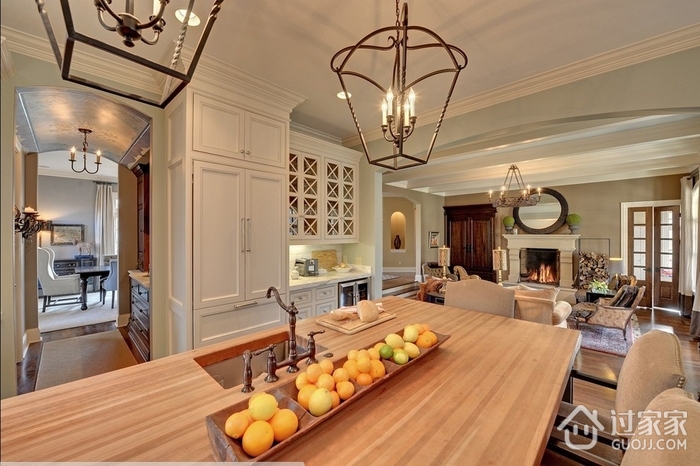 美式风格别墅厨房餐桌设计效果图