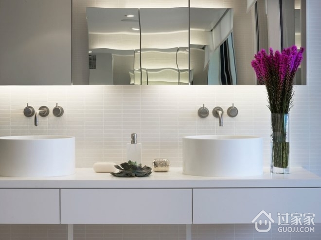 白色现代顶级别墅欣赏洗手间设计