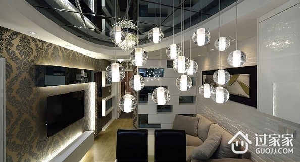 82平现代三居室温馨之家客厅灯饰设计