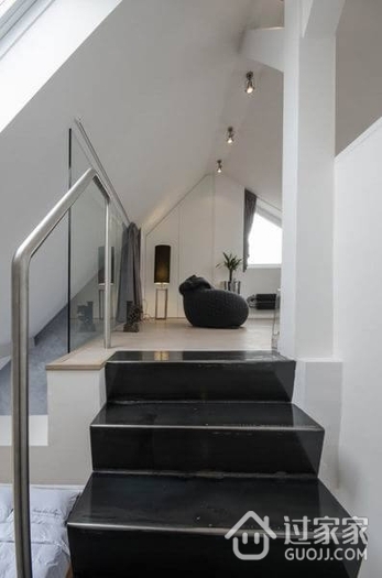 白色现代阁楼设计欣赏楼梯