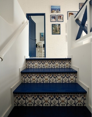 白色地中海住宅欣赏楼梯间