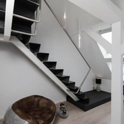 白色现代阁楼设计欣赏楼梯间