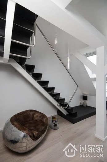 白色现代阁楼设计欣赏楼梯间