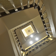 美式别墅旋转楼梯装修效果图