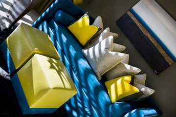 复式现代家装效果图沙发抱枕
