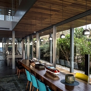 现代海景别墅设计餐桌