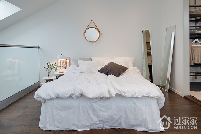 简洁白色北欧复式欣赏卧室陈设设计