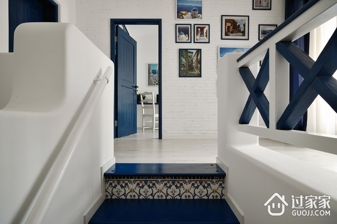 89平白色地中海住宅欣赏楼梯间设计