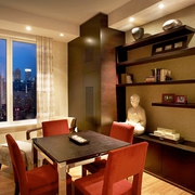 色彩强烈对比顶层公寓欣赏餐厅设计