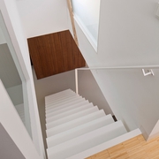 白色复式现代设计欣赏楼梯间
