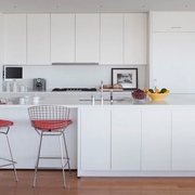 白色现代功能性住宅欣赏厨房