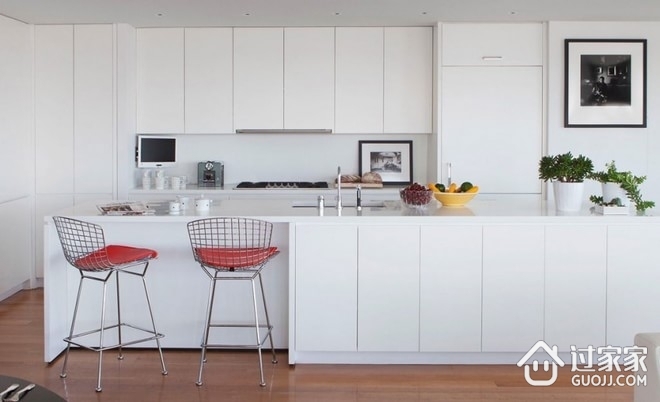 白色现代功能性住宅欣赏厨房