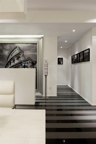 现代风格三室两厅欣赏过道设计