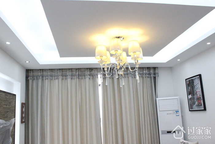 白色现代风三居欣赏客厅吊顶设计
