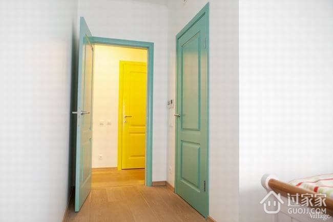 色彩斑斓简约时尚公寓欣赏室内门