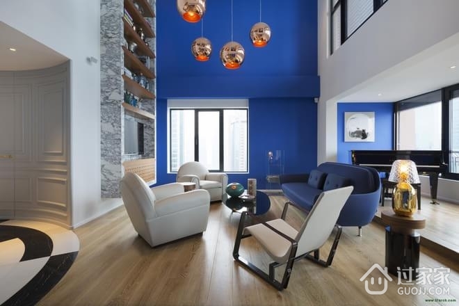 蓝色顶层复式公寓欣赏客厅