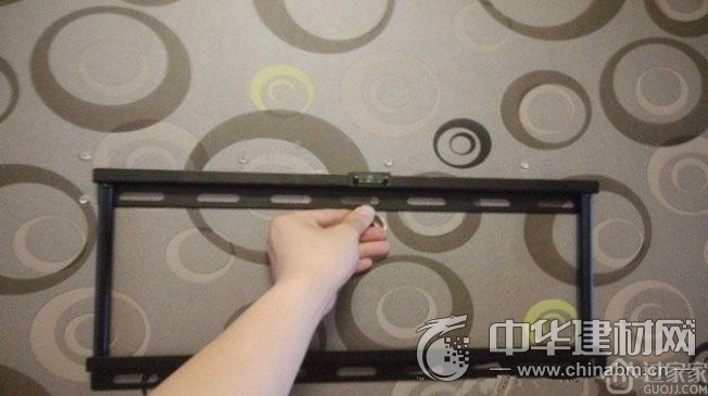 如何安装电视挂架 关注细节简单易学